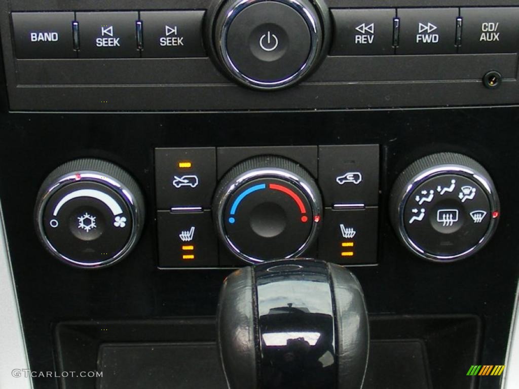 2008 Pontiac Torrent GXP Controls Photo #42121866