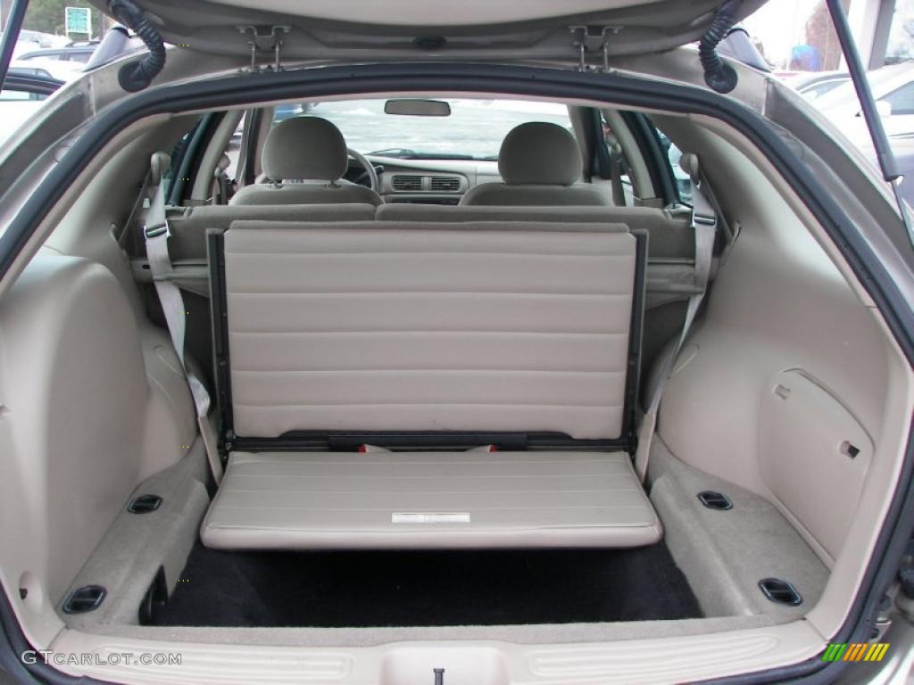 2003 Ford Taurus SE Wagon Trunk Photo #42124906