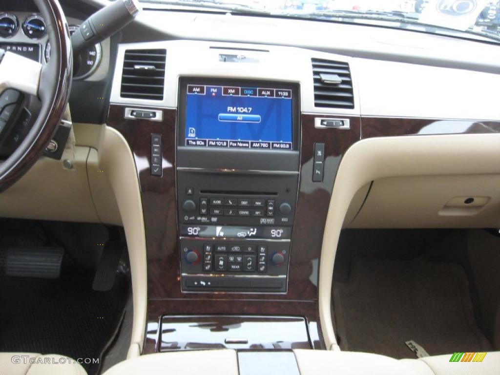 2011 Cadillac Escalade Luxury AWD Controls Photo #42125042