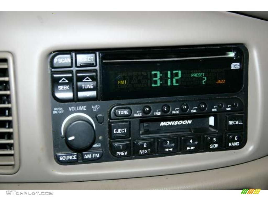 2002 Buick Regal GS Controls Photo #42128694
