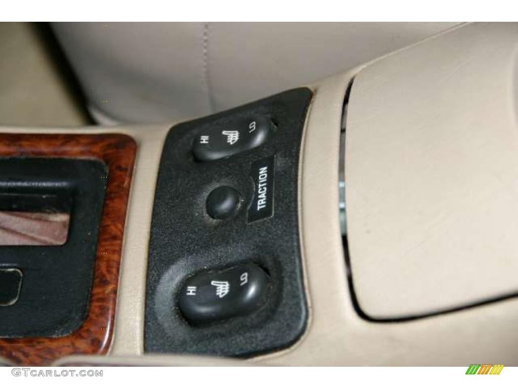 2002 Buick Regal GS Controls Photo #42128730