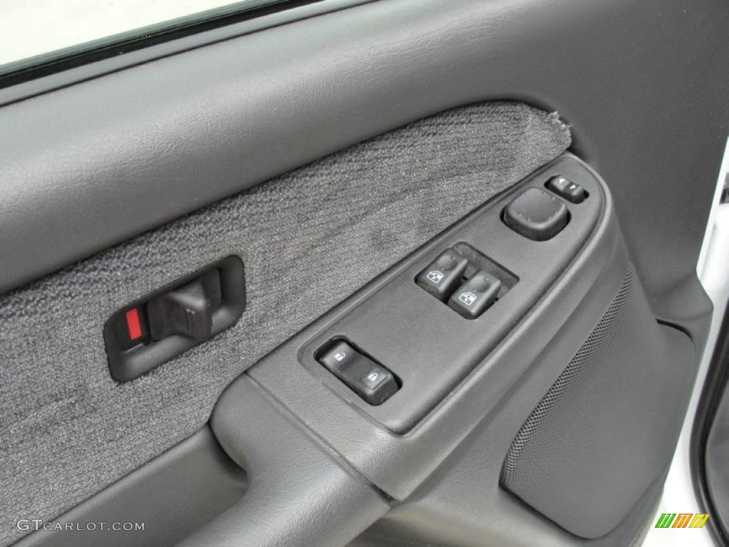 2003 GMC Sierra 1500 SLT Extended Cab Controls Photo #42129711