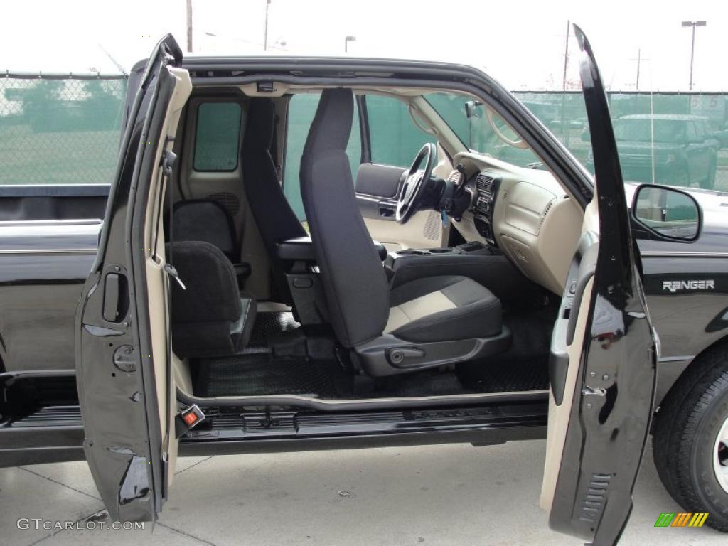 Black/Medium Pebble Interior 2004 Ford Ranger Edge SuperCab Photo #42130699