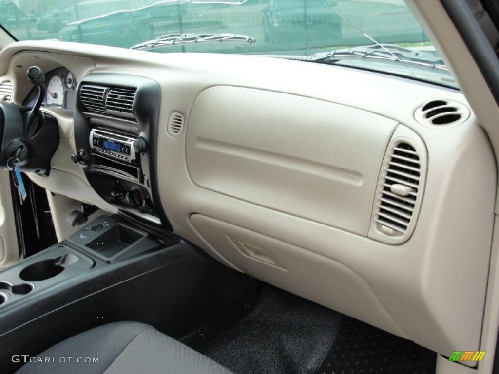 2004 Ford Ranger Edge SuperCab Black/Medium Pebble Dashboard Photo #42130715