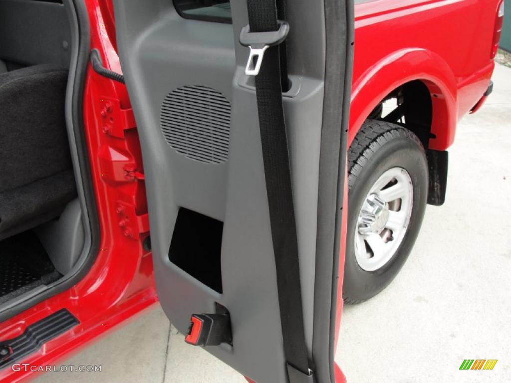 2005 Ford Ranger Edge SuperCab Medium Dark Flint Door Panel Photo #42131111