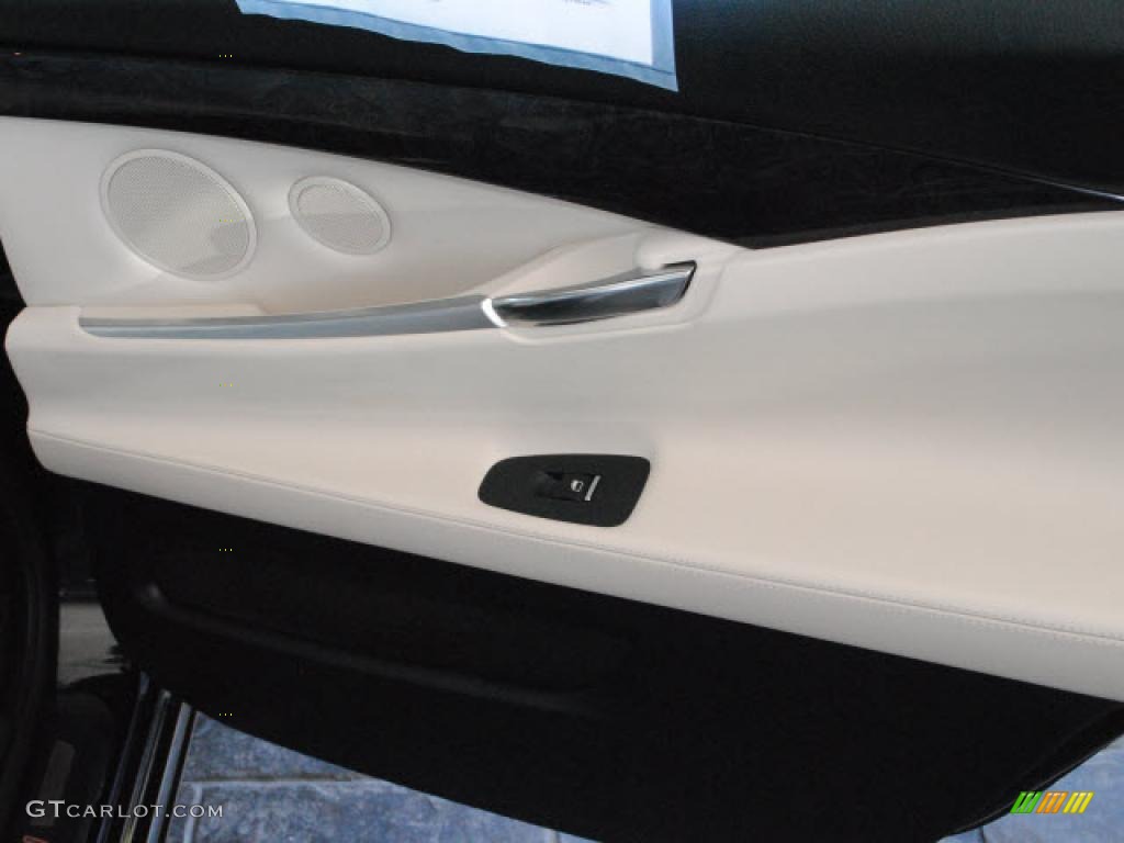 2010 BMW 5 Series 550i Gran Turismo Ivory White/Black Nappa Leather Door Panel Photo #42131915