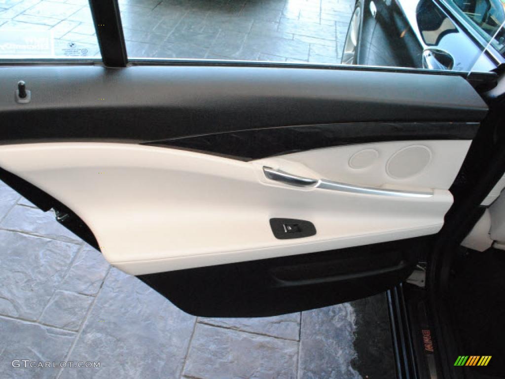 2010 BMW 5 Series 550i Gran Turismo Ivory White/Black Nappa Leather Door Panel Photo #42131971