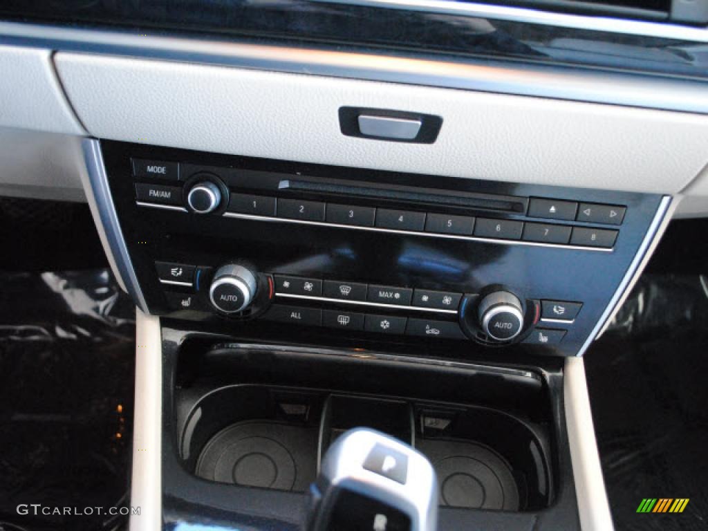 2010 BMW 5 Series 550i Gran Turismo Controls Photo #42132059