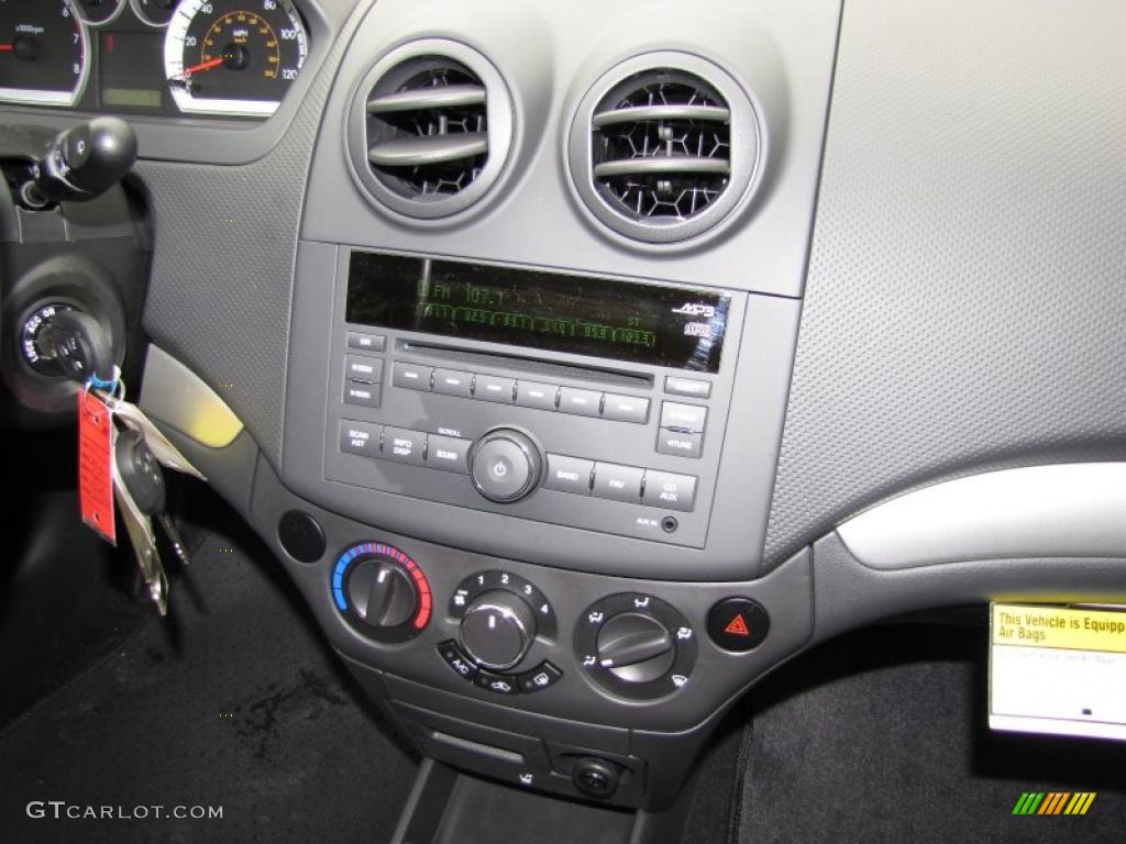 2011 Chevrolet Aveo Aveo5 LT Controls Photo #42136167