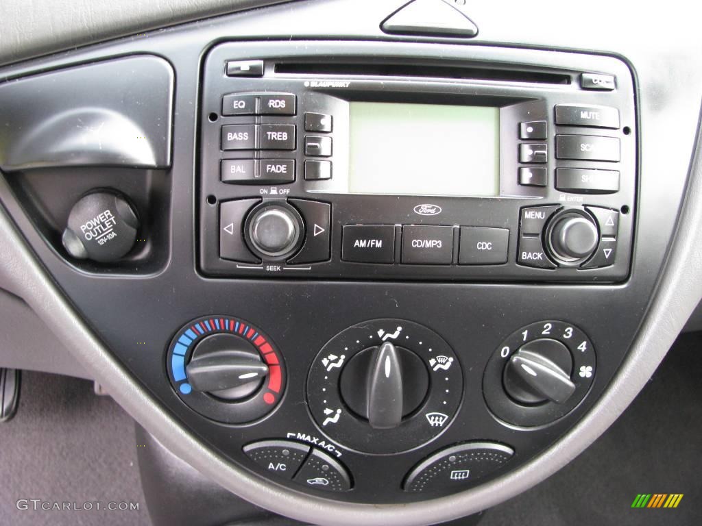 2003 Focus SE Sedan - Liquid Grey Metallic / Medium Graphite photo #11