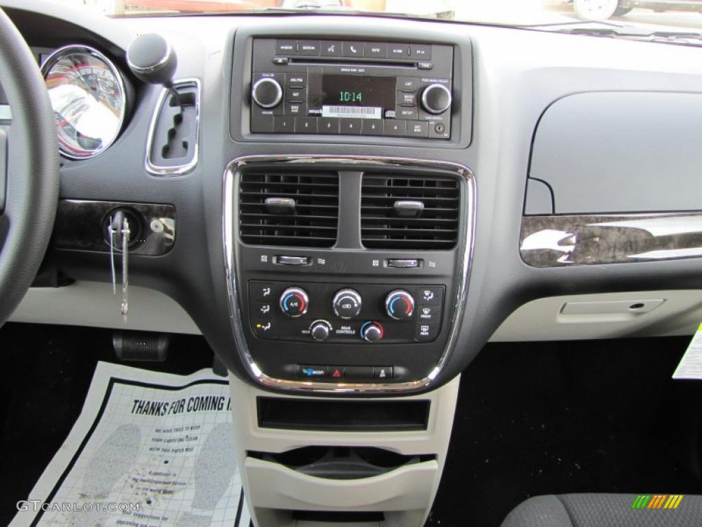 2011 Dodge Grand Caravan Express Controls Photo #42139275