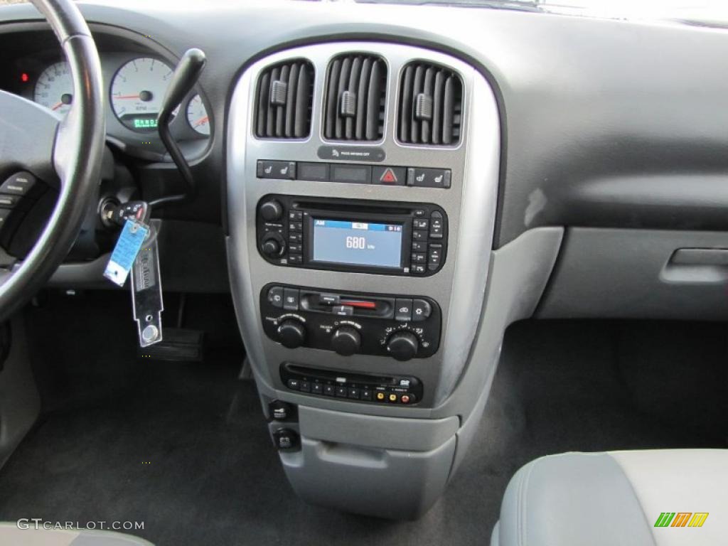 2007 Dodge Grand Caravan SXT Controls Photo #42140139