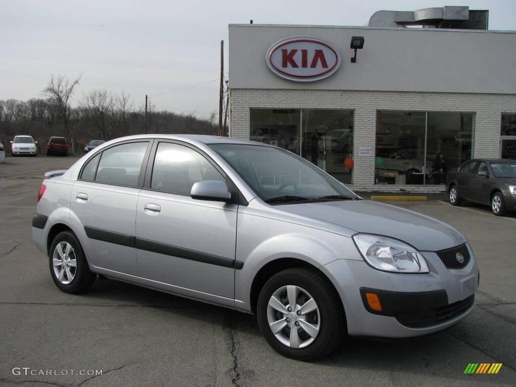 Silver Metallic Kia Rio