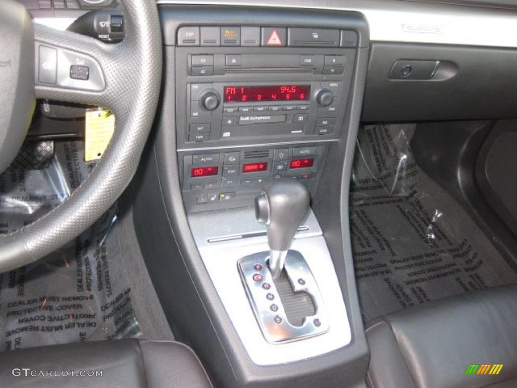 2005 Audi A4 3.2 quattro Avant Controls Photos