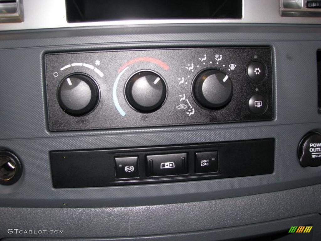 2008 Dodge Ram 2500 SXT Mega Cab 4x4 Controls Photo #42147132