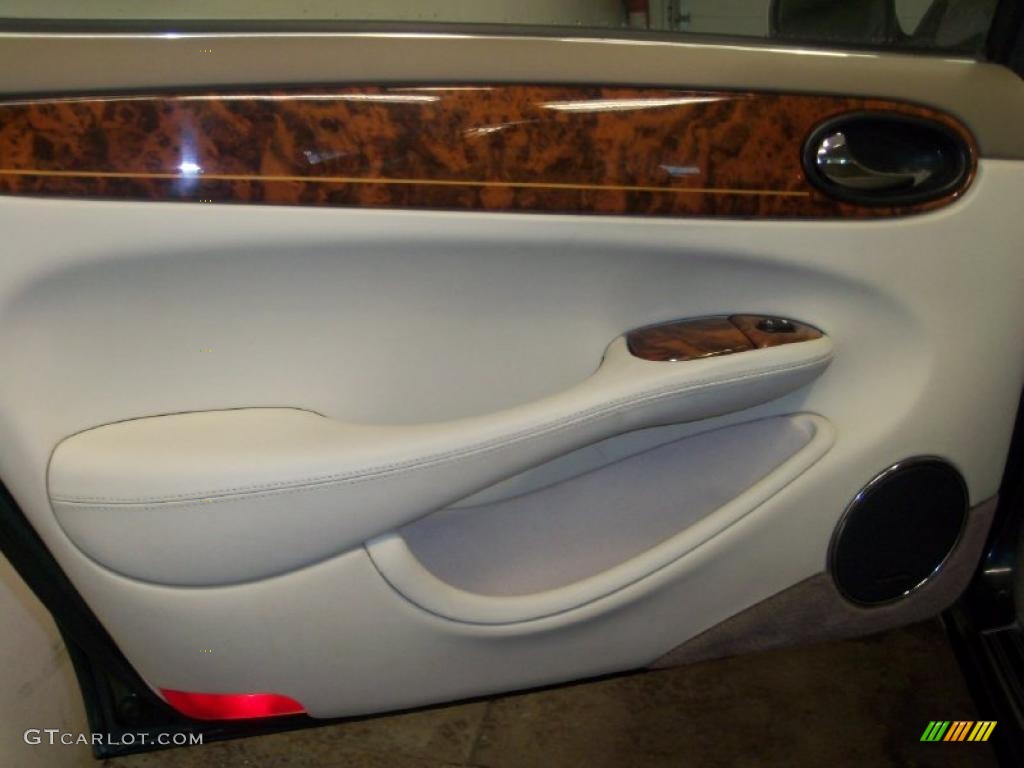 1998 Jaguar XJ Vanden Plas Oatmeal Door Panel Photo #42147280