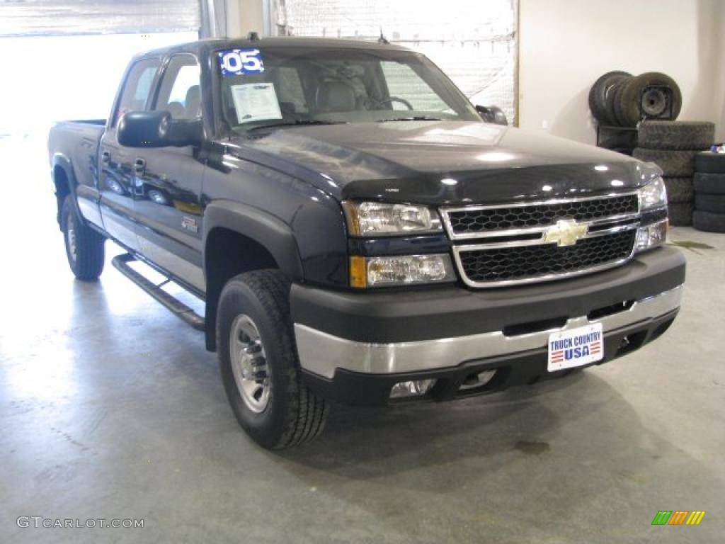 2005 Silverado 3500 LT Crew Cab 4x4 - Dark Blue Metallic / Medium Gray photo #16