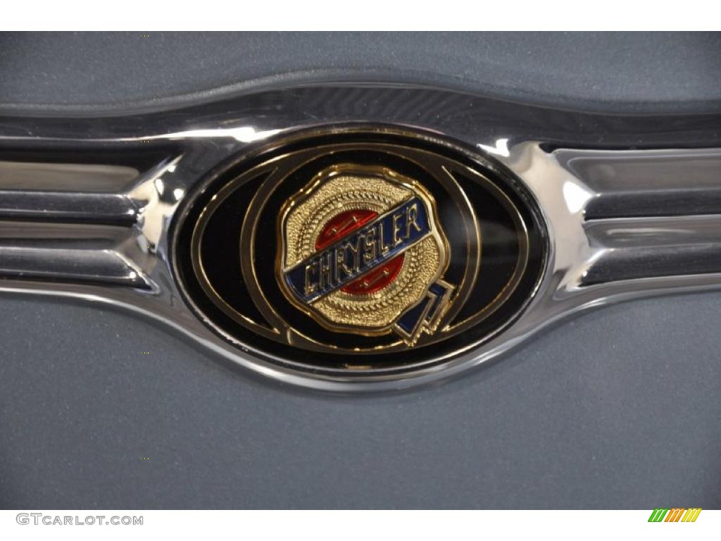 2009 Chrysler 300 Touring Marks and Logos Photos
