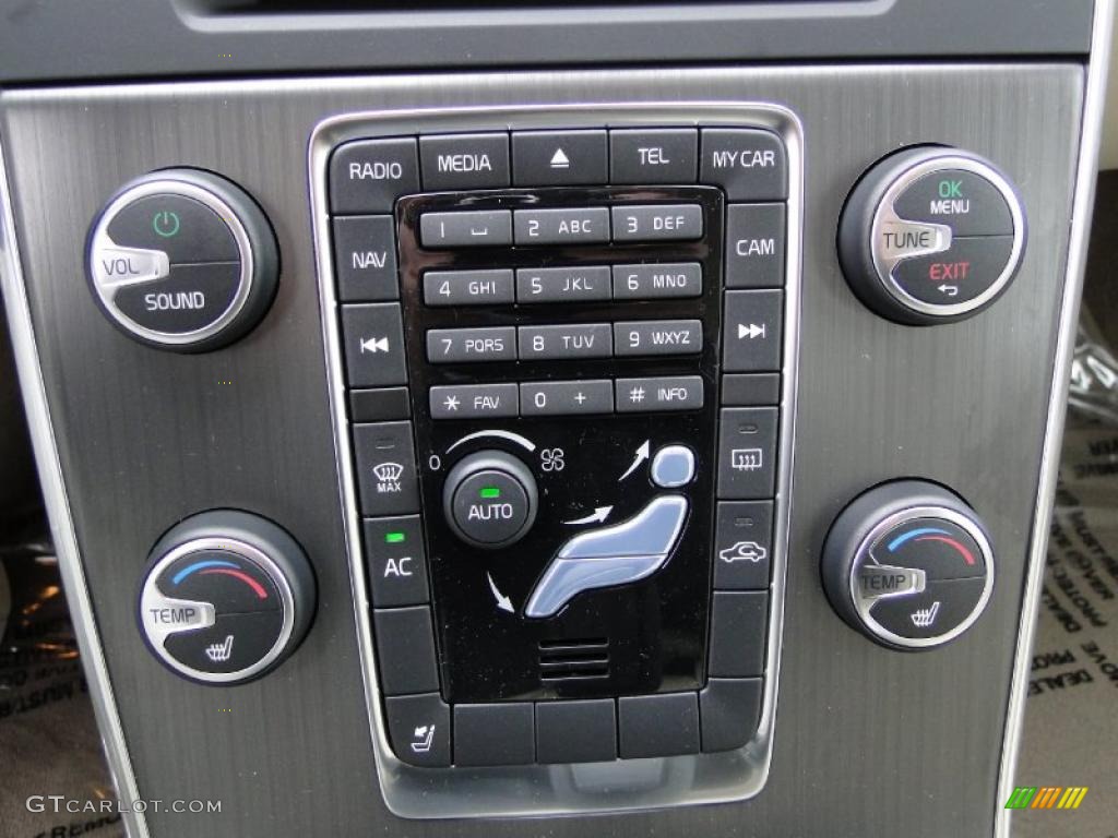 2011 Volvo S60 T6 AWD Controls Photo #42155048