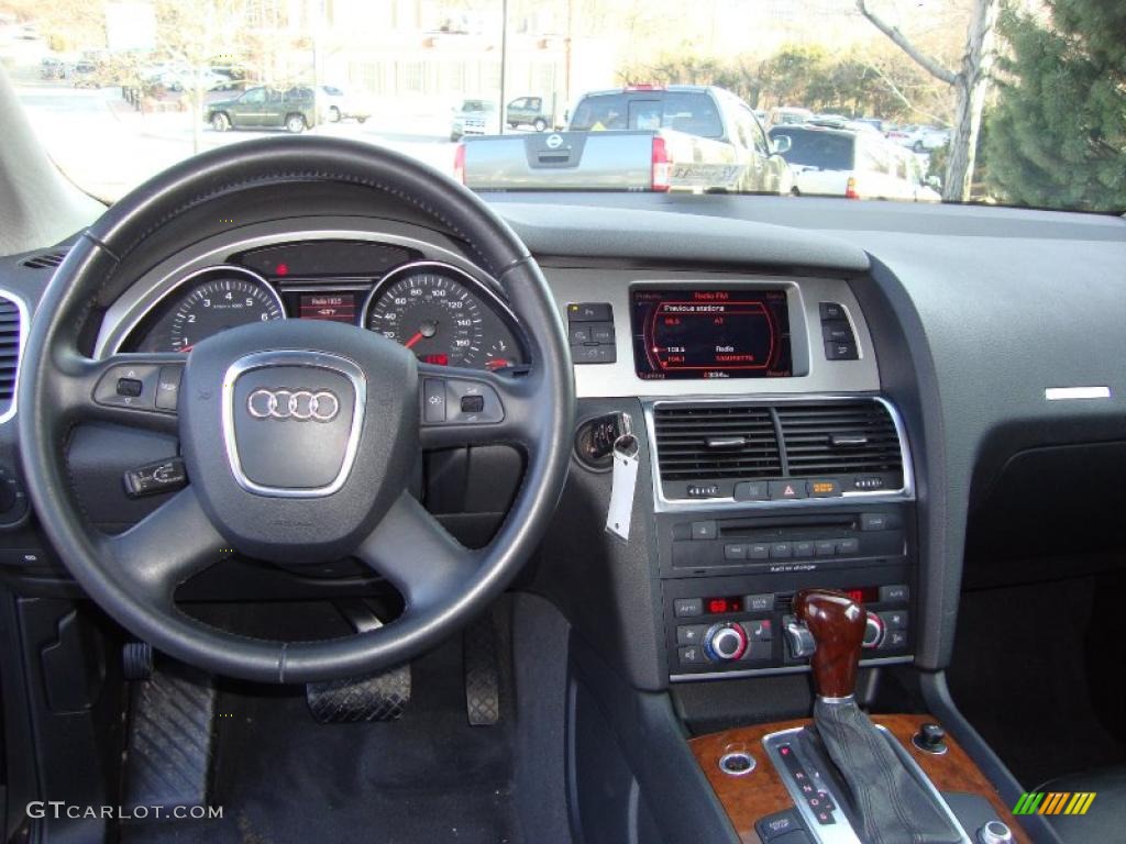 2008 Audi Q7 4.2 Premium quattro Black Dashboard Photo #42155200