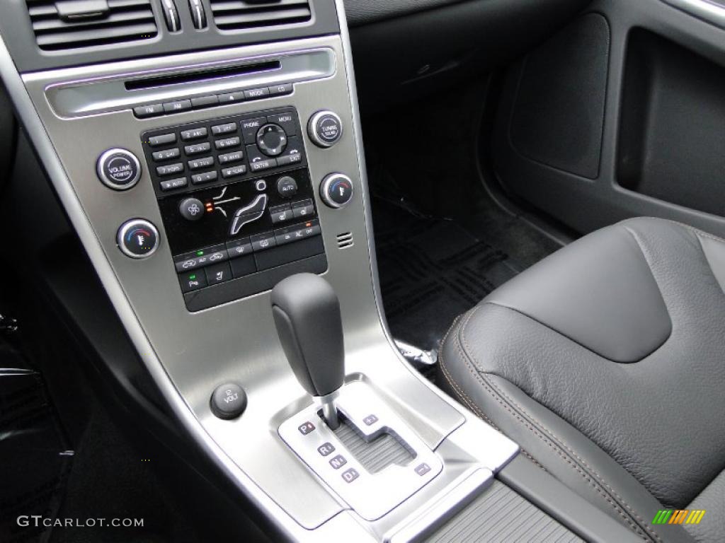 Off Black/Charcoal Interior 2011 Volvo XC60 3.2 AWD Photo #42155593