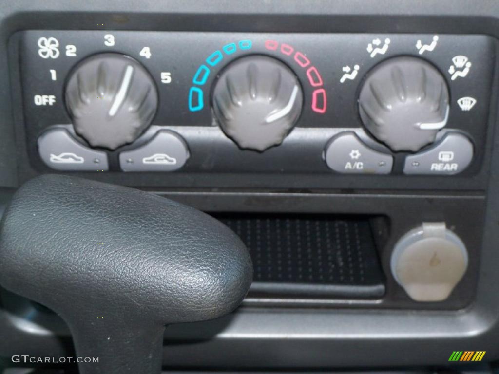 2004 Pontiac Aztek Standard Aztek Model Controls Photo #42161636