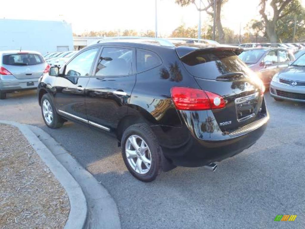 2011 Rogue SV - Wicked Black / Gray photo #3
