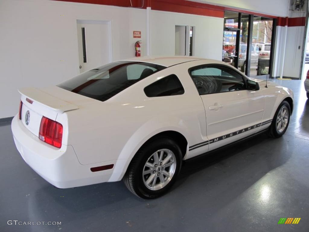 2007 Mustang V6 Deluxe Coupe - Performance White / Dark Charcoal photo #4