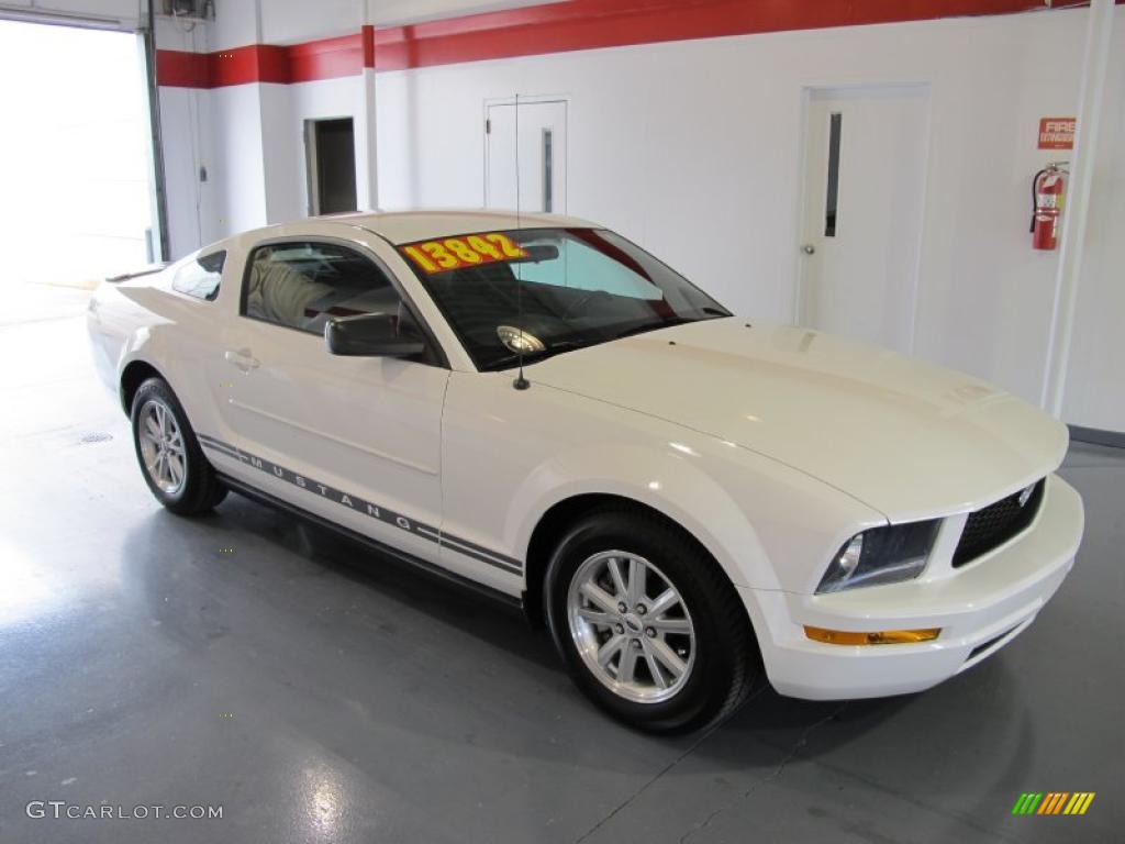 2007 Mustang V6 Deluxe Coupe - Performance White / Dark Charcoal photo #5