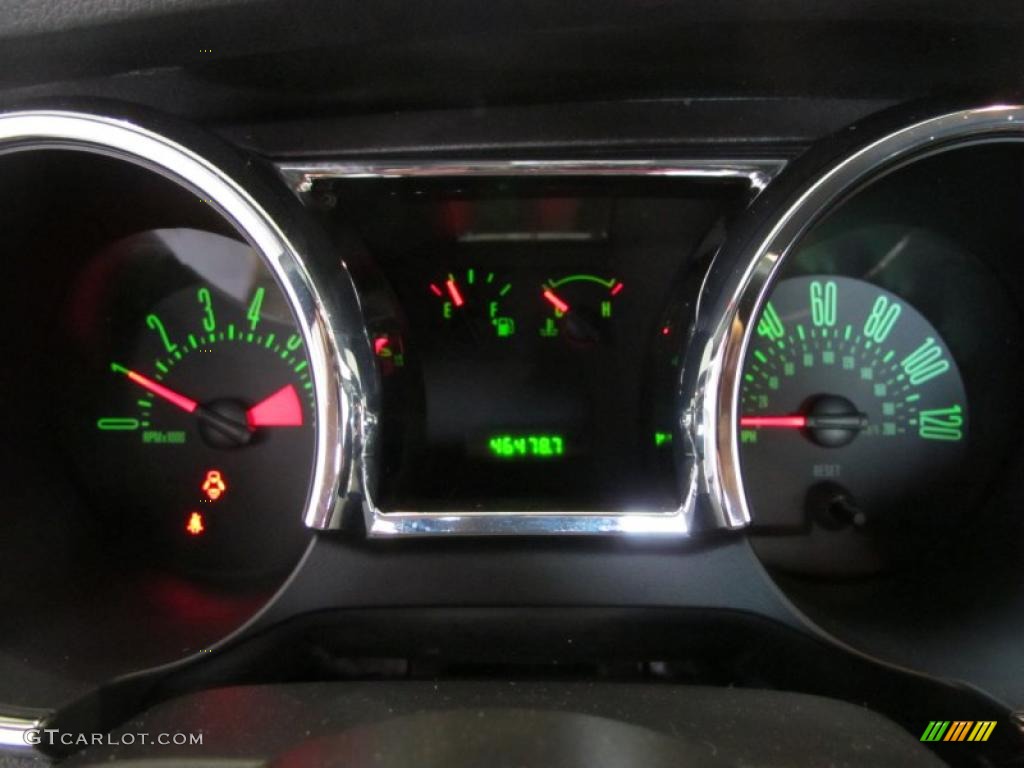 2007 Mustang V6 Deluxe Coupe - Performance White / Dark Charcoal photo #16