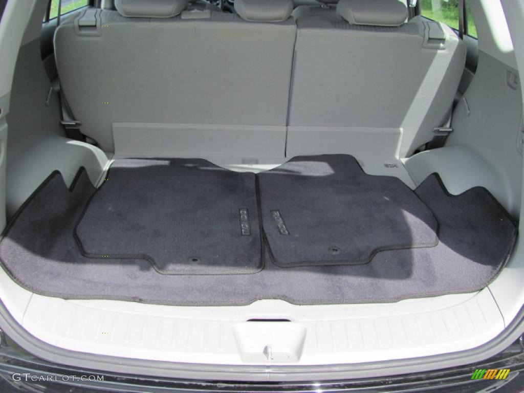 2010 Kia Rondo LX Trunk Photo #42173436
