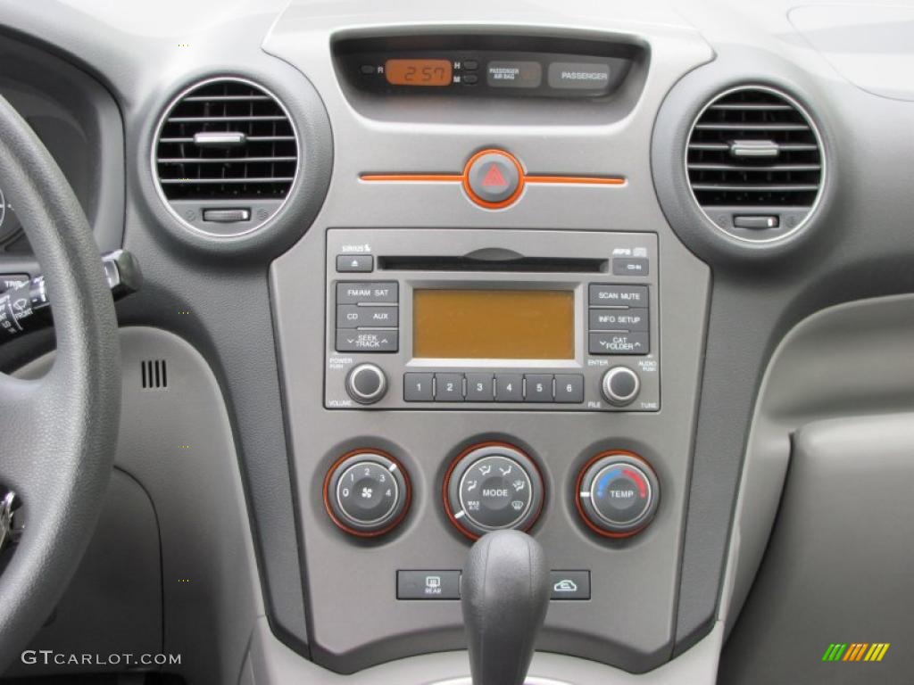 2010 Kia Rondo LX Controls Photo #42173652