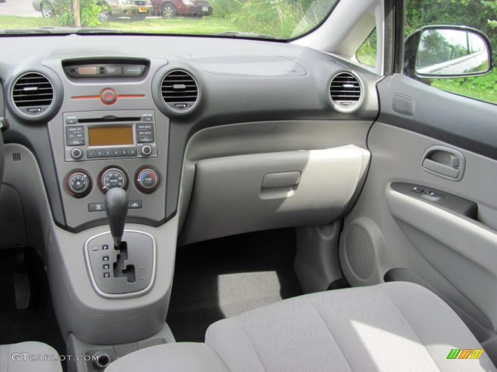 Gray Interior 2010 Kia Rondo LX Photo #42173668