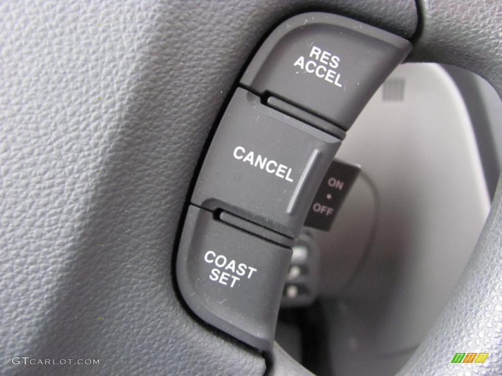2010 Kia Rondo LX Controls Photo #42173700