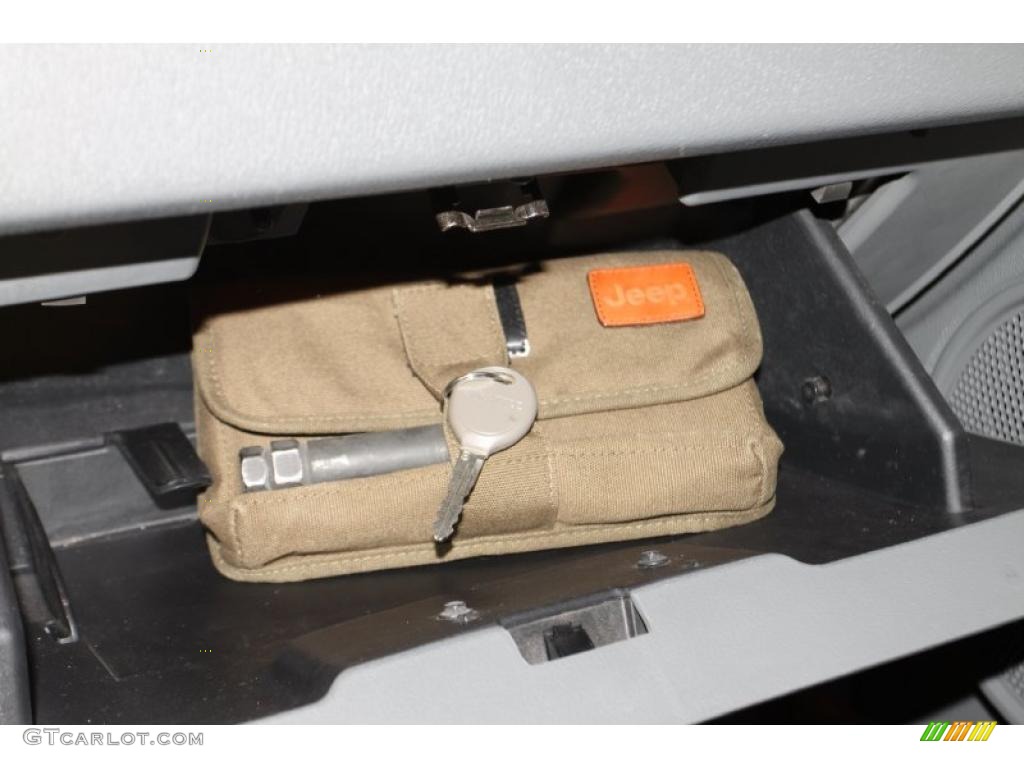 2006 Commander 4x4 - Midnight Blue Pearl / Medium Slate Gray photo #45