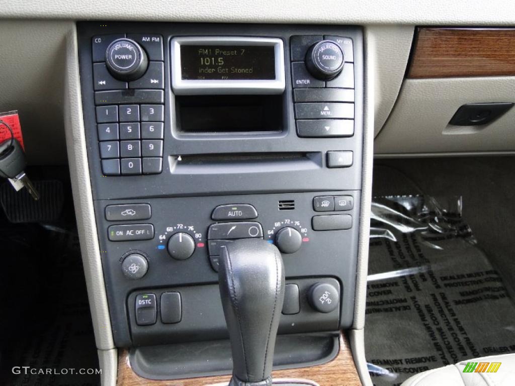 2006 Volvo XC90 2.5T Controls Photo #42181068