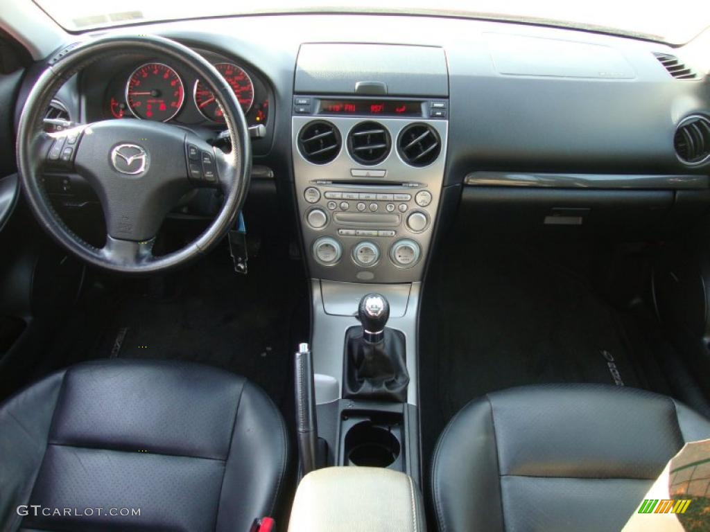 2004 Mazda MAZDA6 s Hatchback Black Dashboard Photo #42181192