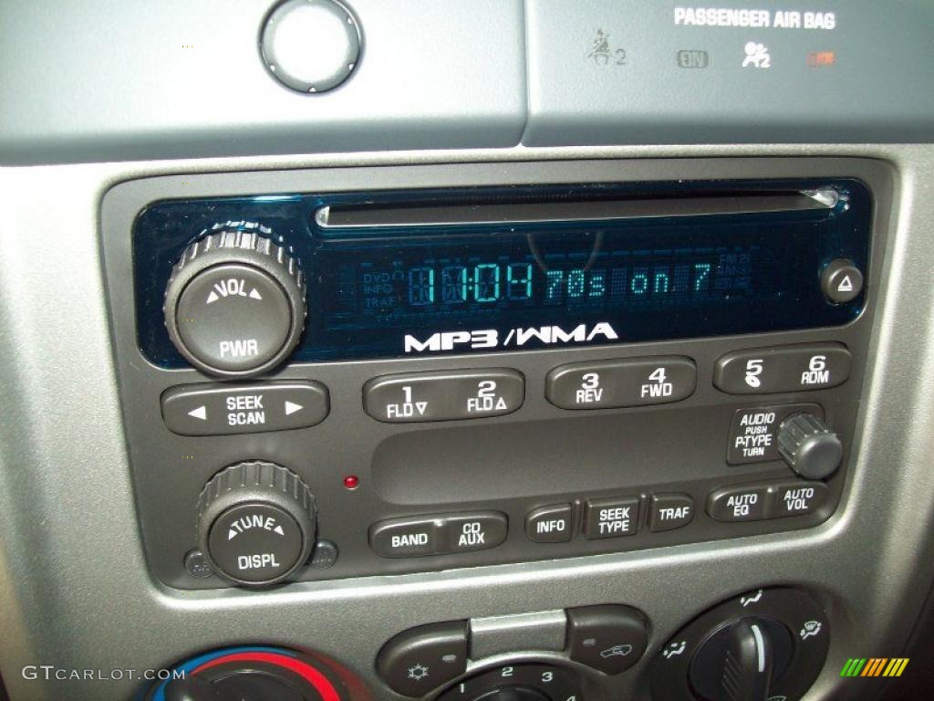 2011 Chevrolet Colorado LT Extended Cab Controls Photo #42183536