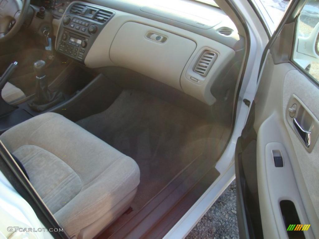1999 Accord EX Sedan - Taffeta White / Ivory photo #19