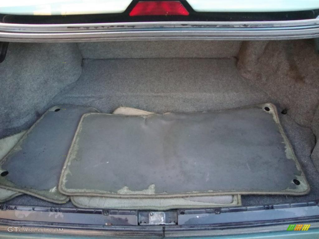 1993 BMW 5 Series 525i Sedan Trunk Photo #42186552