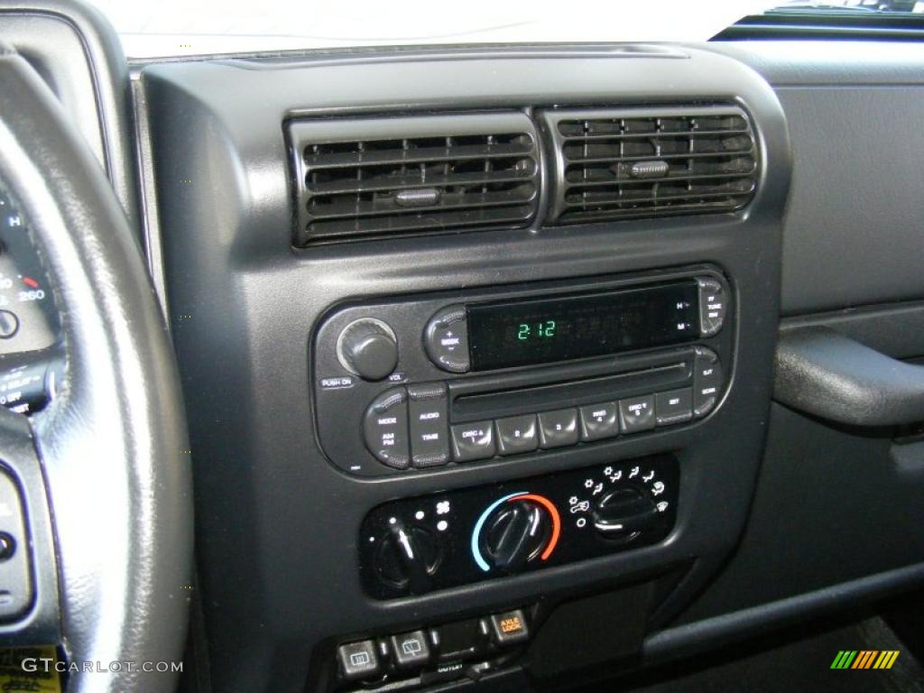 2006 Jeep Wrangler Unlimited Rubicon 4x4 Controls Photo #42191999