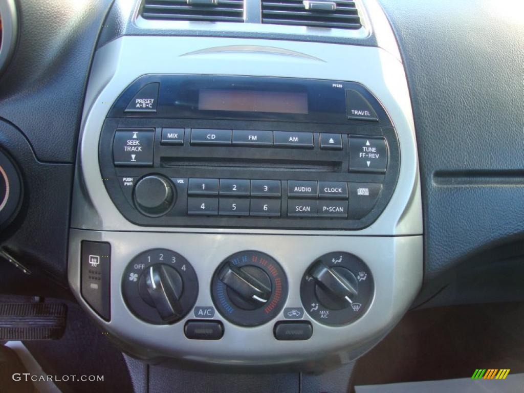 2003 Nissan Altima 2.5 S Controls Photo #42192067