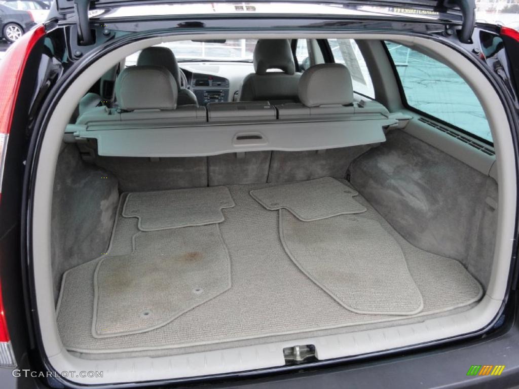 2003 Volvo XC70 AWD Trunk Photo #42193155
