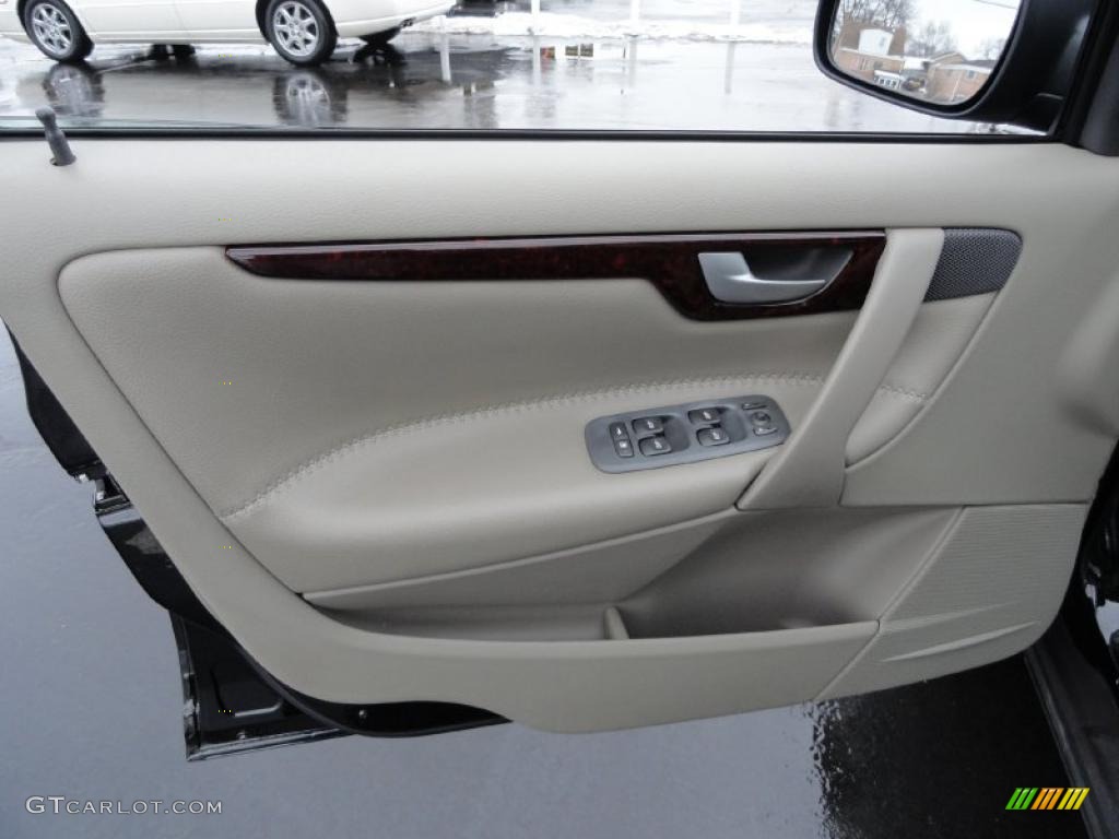2003 Volvo XC70 AWD Taupe Door Panel Photo #42193275