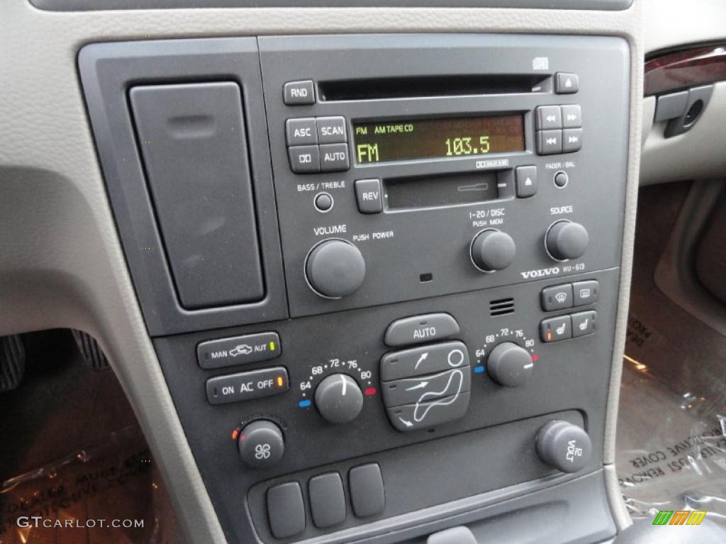 2003 Volvo XC70 AWD Controls Photo #42193355