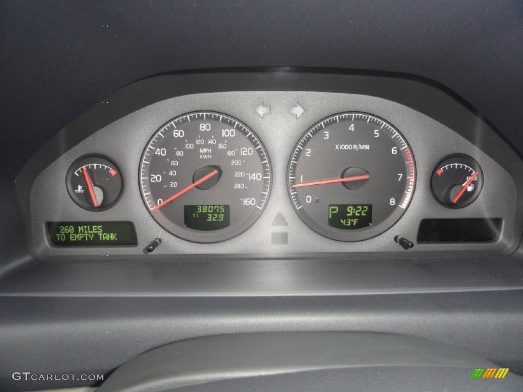 2003 Volvo XC70 AWD Gauges Photo #42193371