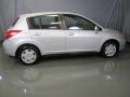 Brillant Silver - Versa 1.8 S Hatchback Photo No. 11