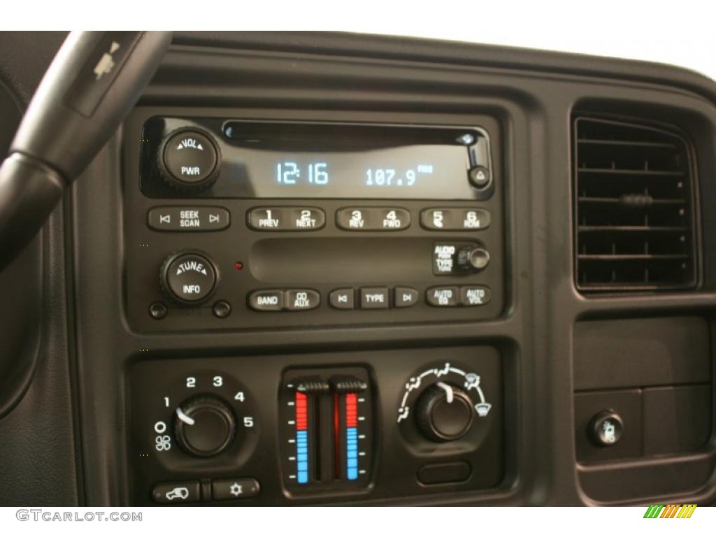 2005 Chevrolet Silverado 1500 Regular Cab 4x4 Controls Photo #42193843