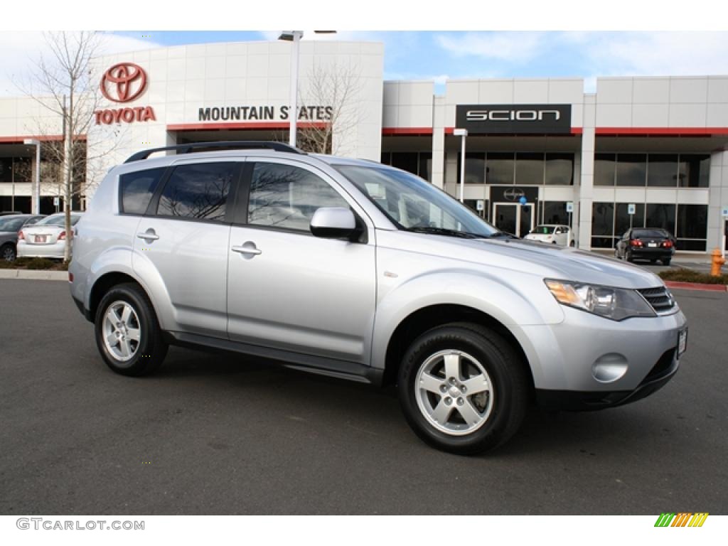 2009 Outlander ES 4WD - Cool Silver Metallic / Black photo #1