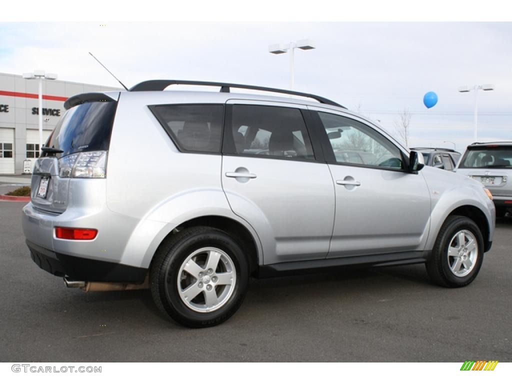 Cool Silver Metallic 2009 Mitsubishi Outlander ES 4WD Exterior Photo #42195675